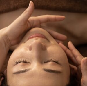 太陽と月 （アロマオイルリンパ・筋膜リリース痩身機・ヘッドスパ・もみほぐし・ストレッチ・タイ古式・沖縄県浦添）